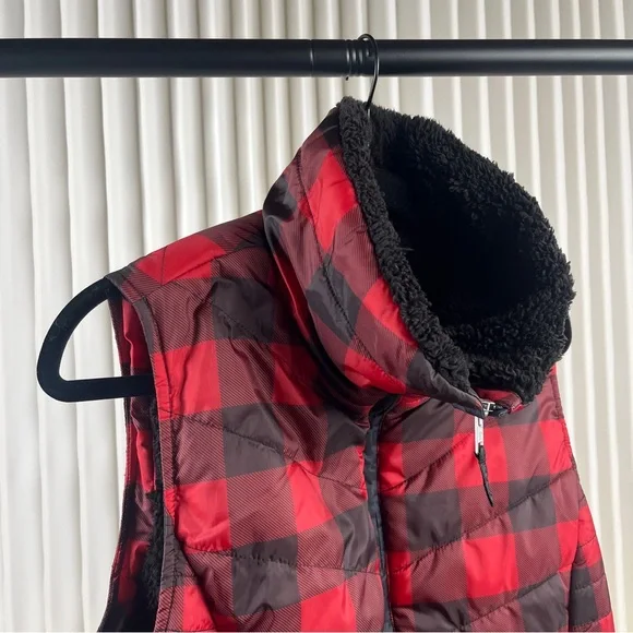 Talbots Women’s Red and Black Buffalo Plaid Primaloft Sherpa Vest - Picture 7 of 16